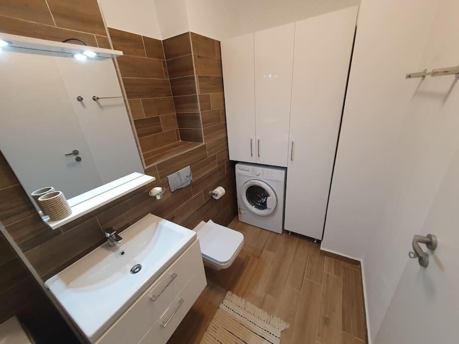 Apartmán New Luxury Flat Near City Center Temešvár Exteriér fotografie